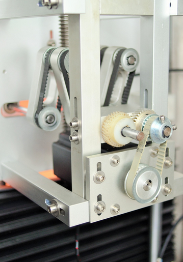 Étiqueteuse de manchons rétractables pour scellage de capuchon et de corps