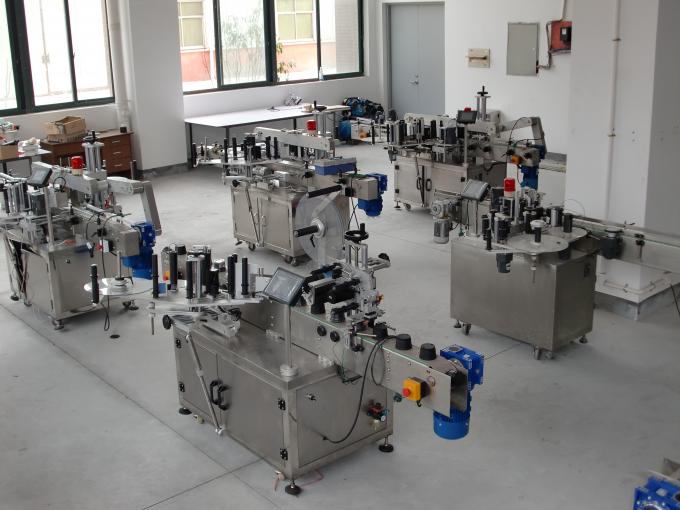 Bouteille carrée double face horizontale étiqueteuse conteneur régulier ou irrégulier