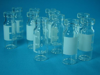 Machine à étiquettes auto-adhésive d'autocollant de bouteille ronde de sirop 2000 x 1100 x 1300 millimètres