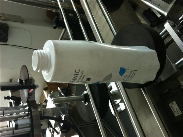 Système d'étiquetage enveloppant orienté pour bouteille / conteneur / pot rond