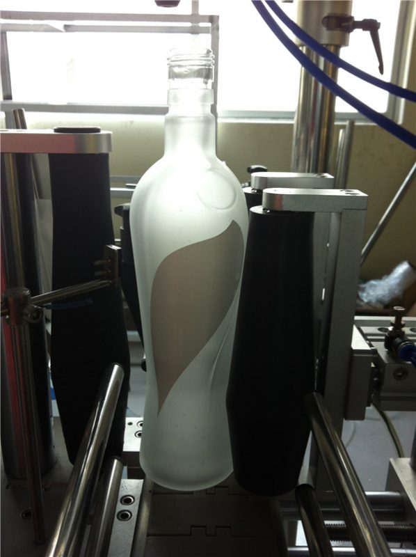 Type à commande électrique de machine d'étiquetage d'autocollant de bouteille ronde d'industrie de boisson