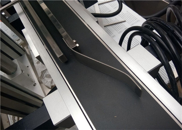 Machine d'étiquetage supérieure entièrement automatique pour l'étiquetage de sac d'enveloppe vide en plastique