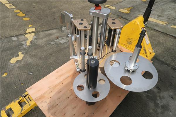 Étiqueteuse rotative de bouteille ronde avec le système de machine à étiqueter de plat de rotation