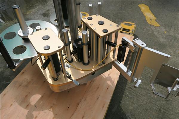 Machine à étiquettes rotative à grande vitesse d'autocollant avec la fonction de rotation