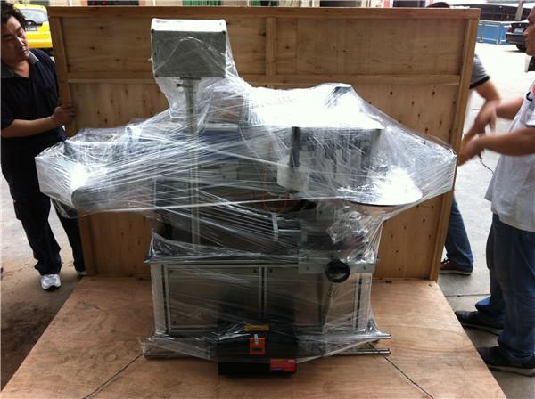 Applicateur d'étiquette d'autocollant de vitesse de 45m / min pour des bouteilles d'eau de Sqaure / rondes / plates