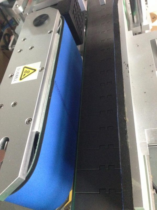 Machine à étiquettes auto-adhésive, machine d'applicateur d'étiquette latérale simple / double pour le chapeau de bouteilles