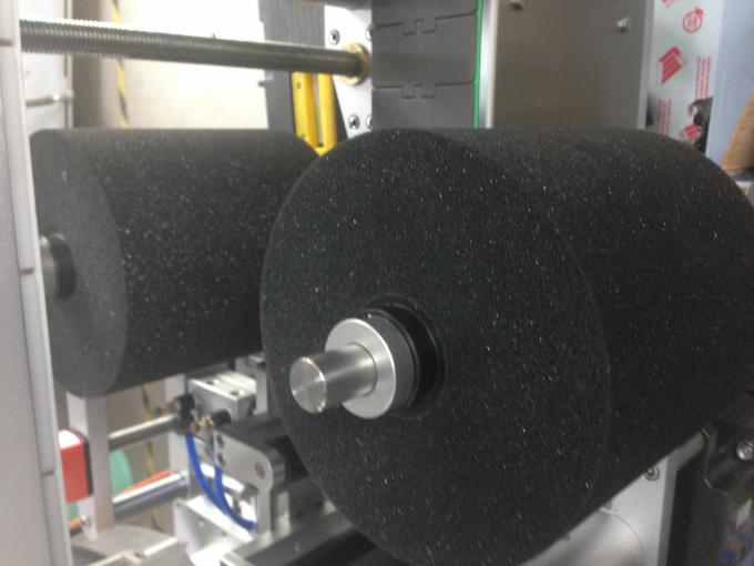 Machine d'étiqueteuse de bouteille de moteur de serveur pour la bouteille ronde / plate / Sqaure