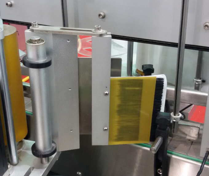 Machine à étiqueter automatique d'autocollant latéral de double étiqueteuse de bouteille pour des poches se tenant debout