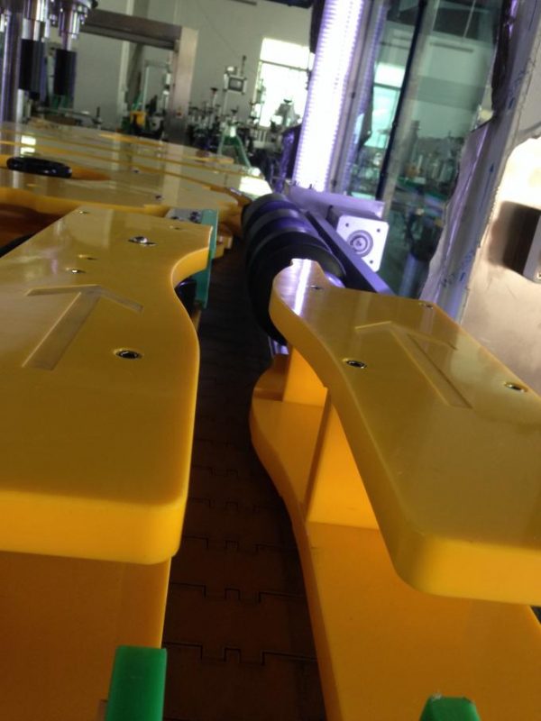 Machine à étiqueter de bouteille de vin / bière de production élevée, étiqueteuse ronde de bouteille