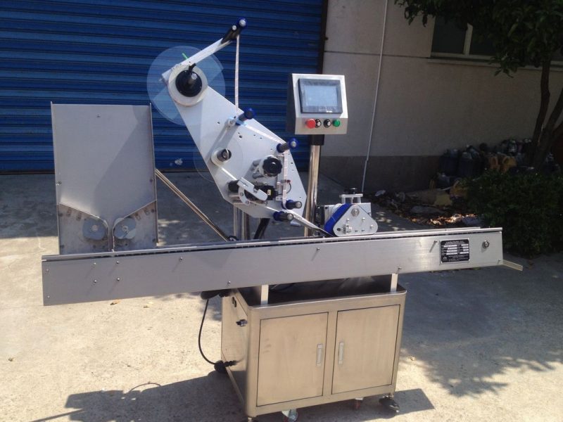 Chine Machine d'étiquetage de flacon automatique personnalisée pour petit fournisseur d'autocollant d'étiquette de bouteille de pénicilline