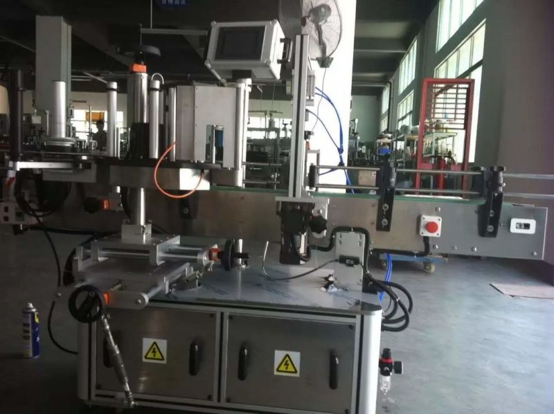 Machine d'étiquetage d'autocollant de bouteille ronde de jus de fruits / légumes de la Chine pour le fournisseur de l'industrie des boissons