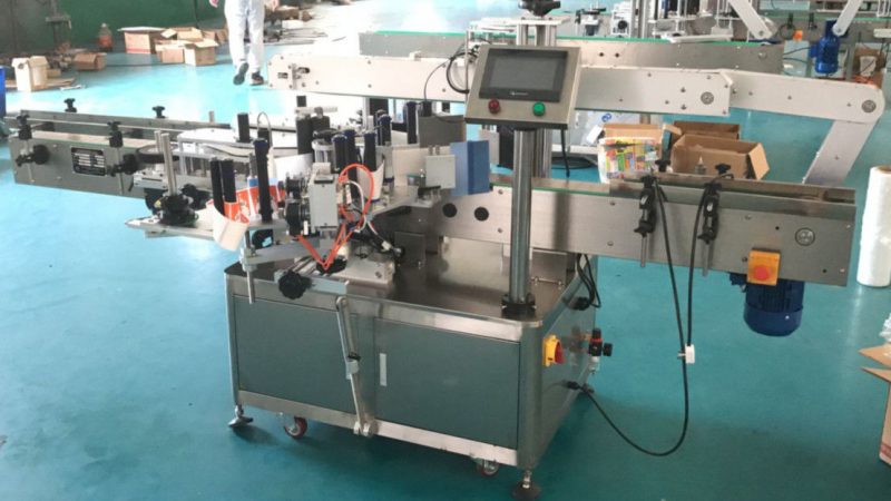 Applicateur d'étiquettes de côtés avant et arrière de la Chine avec mécanisme de correction, fournisseur de machine d'autocollant d'étiquetage