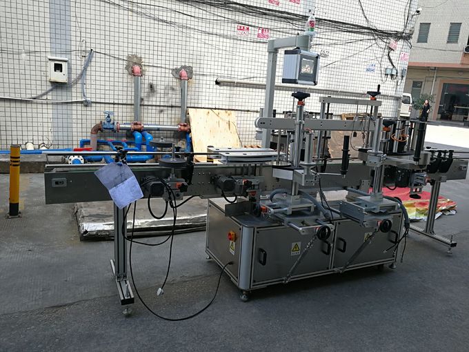 Tension auto-adhésive de la machine à étiquettes 110V / 380V de trois étiquettes