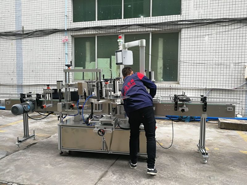 Chine Machine d'étiquetage de bouteilles d'eau entièrement automatique pour le fournisseur de bouteilles en verre / PET