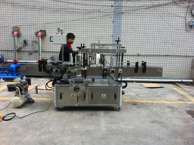 Machine à étiquettes adhésive entièrement automatique de bouteilles rondes pour les bouteilles d'animal familier avant et arrière