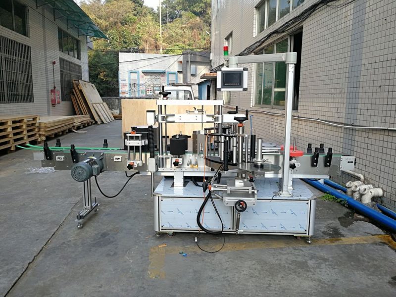 Chine Machine d'étiquetage automatique de bouteilles plates d'autocollant intégré avant et arrière